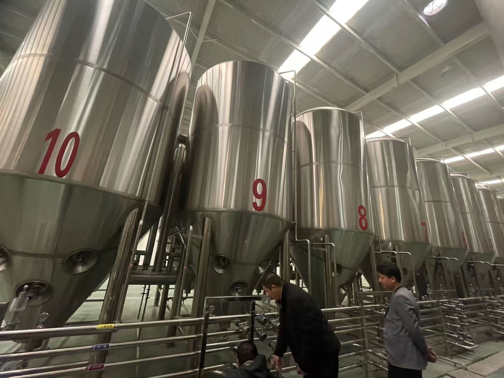 准格尔精酿啤酒设备厂—平面布置、设备设计、制造、调试、培训等一条龙服务